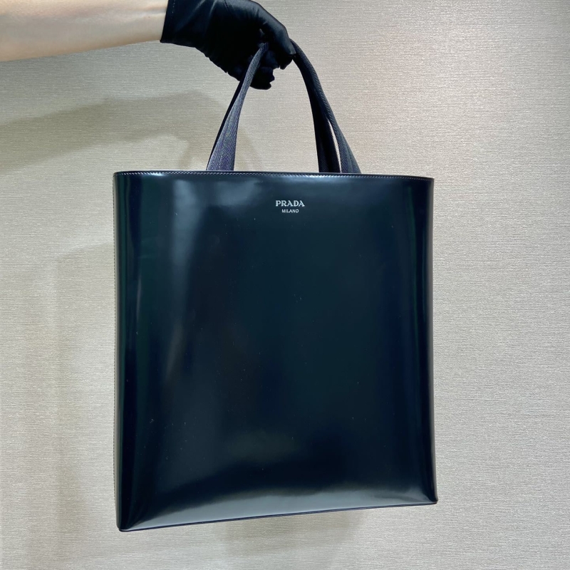 Pra*a tote bags